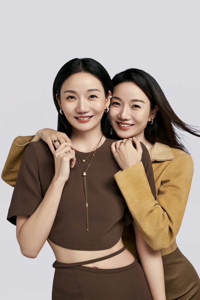 中国国家花样游泳运动员蒋文文与蒋婷婷.png