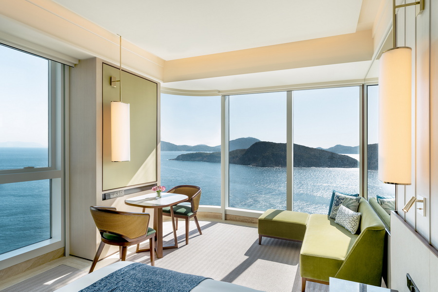 Premier Oceanfront Room_3.jpg