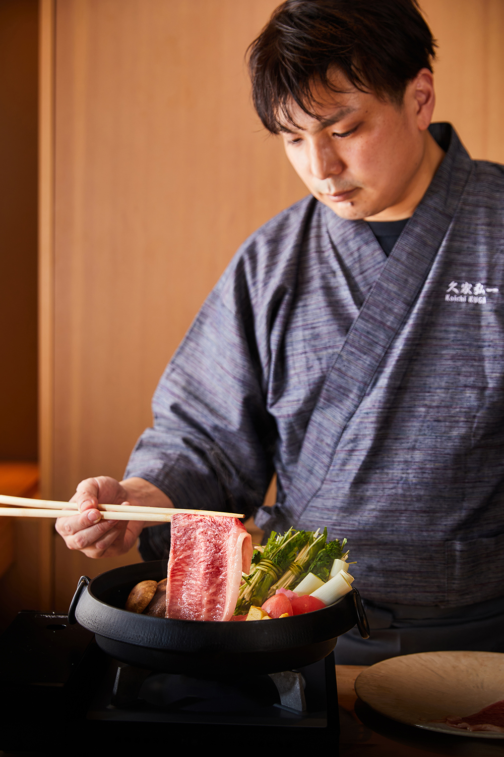 Sukiyaki Isekuma-Chef Kuga Koichi.jpg
