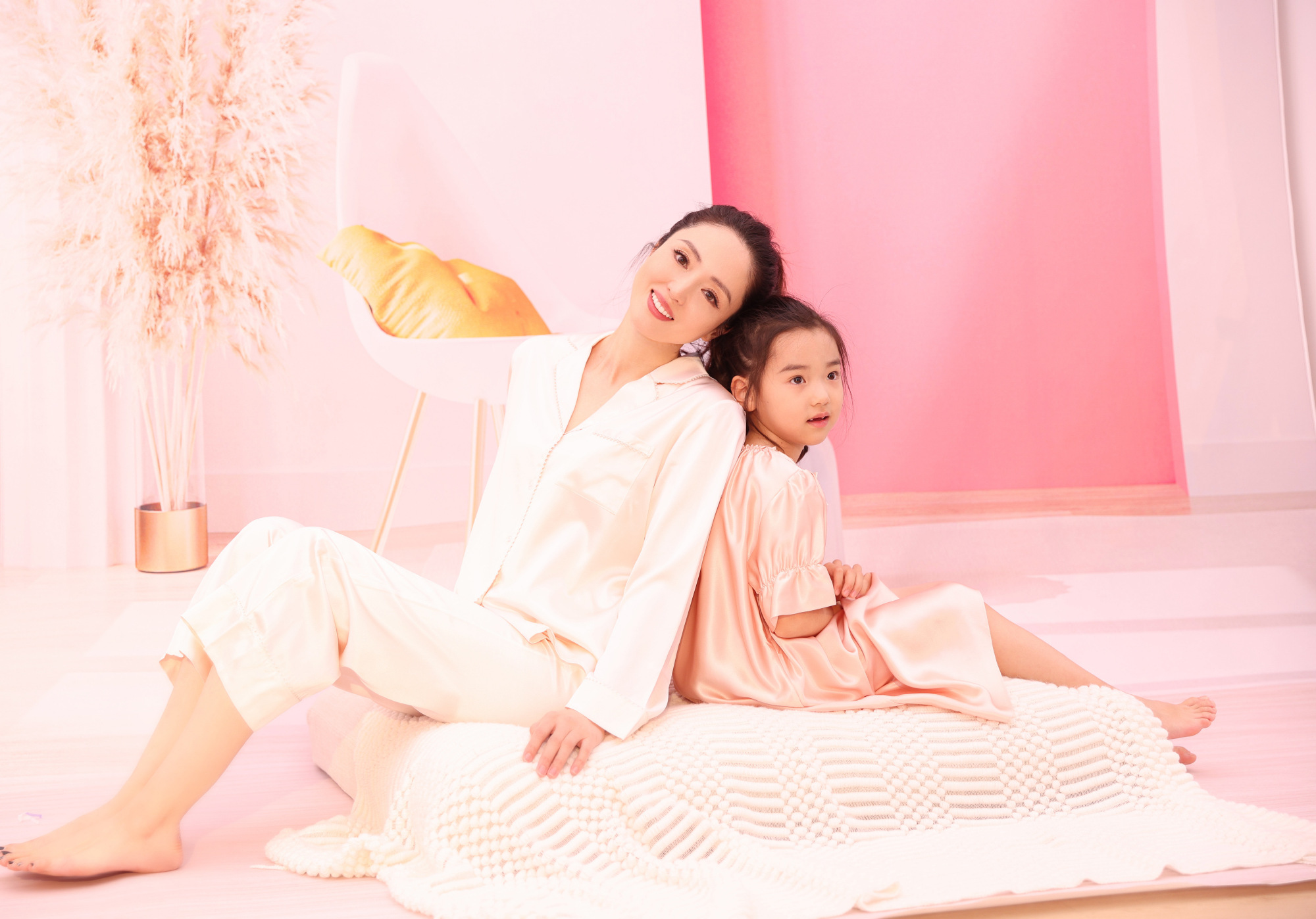 董璇 & 女儿小酒窝 (1).jpg
