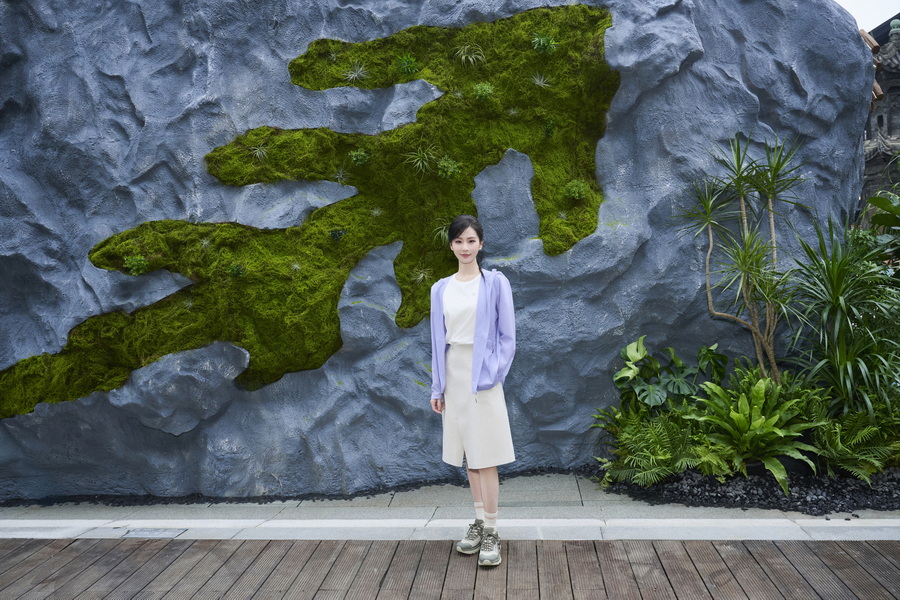 品牌代言人刘诗诗出席可隆「咬山集」.jpg