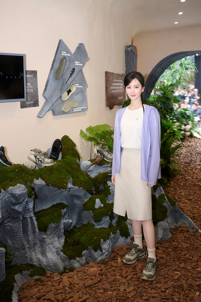 品牌代言人刘诗诗打卡可隆「咬山集」稳定区.jpg