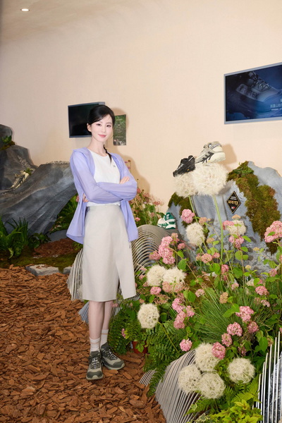 品牌代言人刘诗诗打卡可隆「咬山集」轻量区.jpg