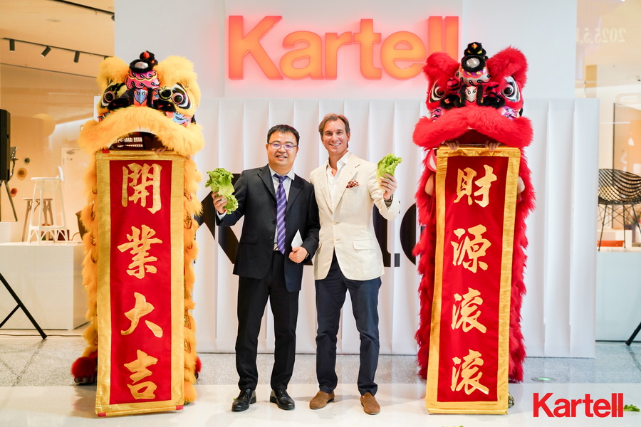 Kartell全球商务总监Federico Luti（右）极易科技创始人兼CEO 王珊（左）.JPG