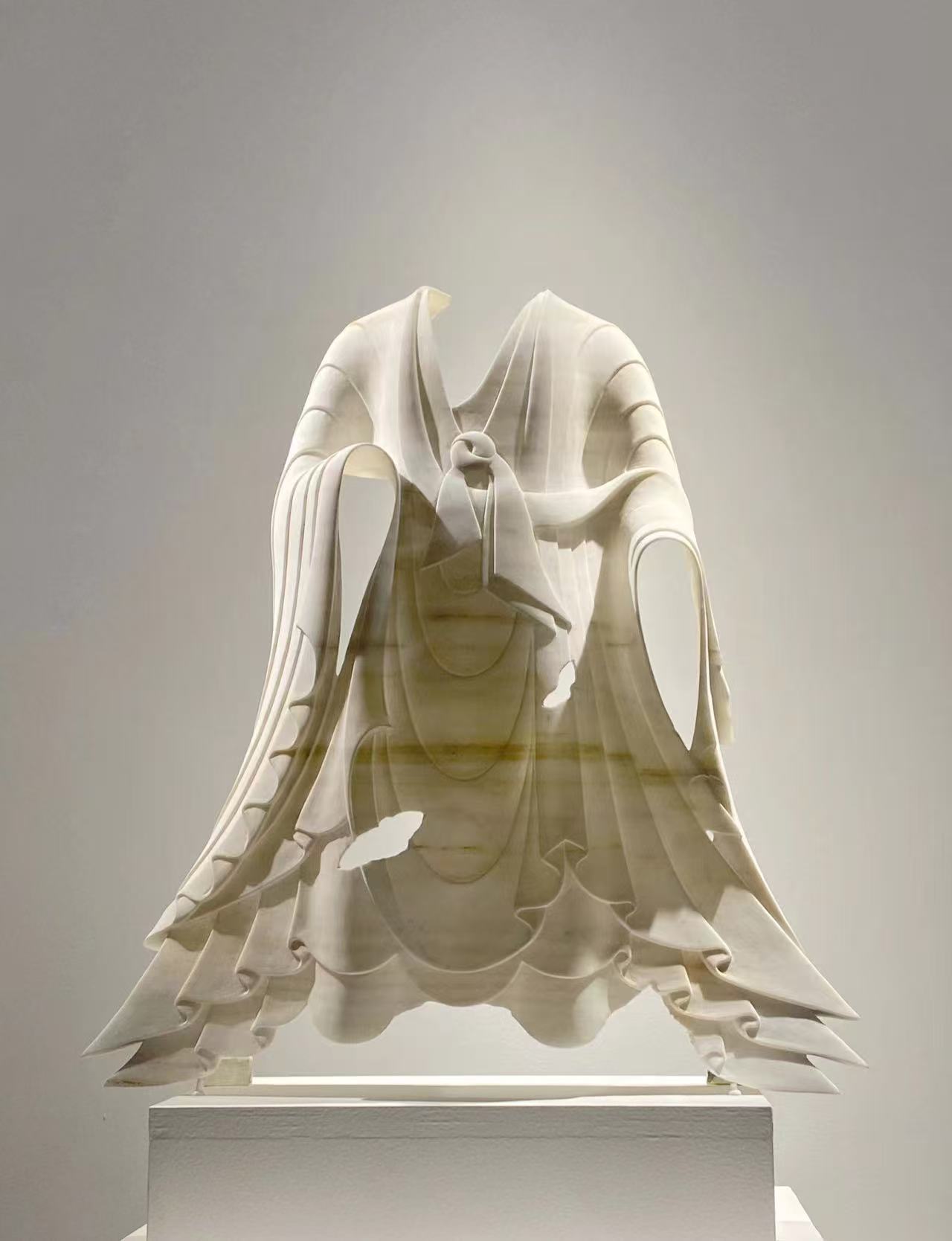 阳新 空衣 高56cm 汉白玉 2024.jpg