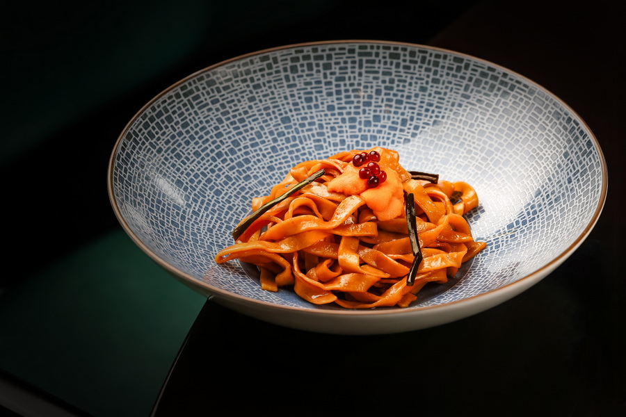上海葱油拌手工意面配海胆 Tossed Handmade Sea Urchin Pasta with Shanghai Scallion Oil (2).jpg