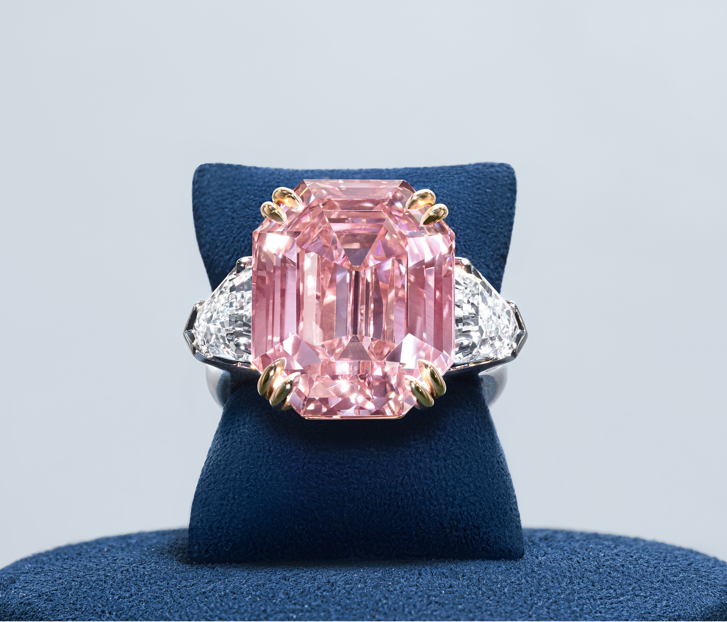 03. The Winston Pink Legacy粉钻戒指 w.jpg